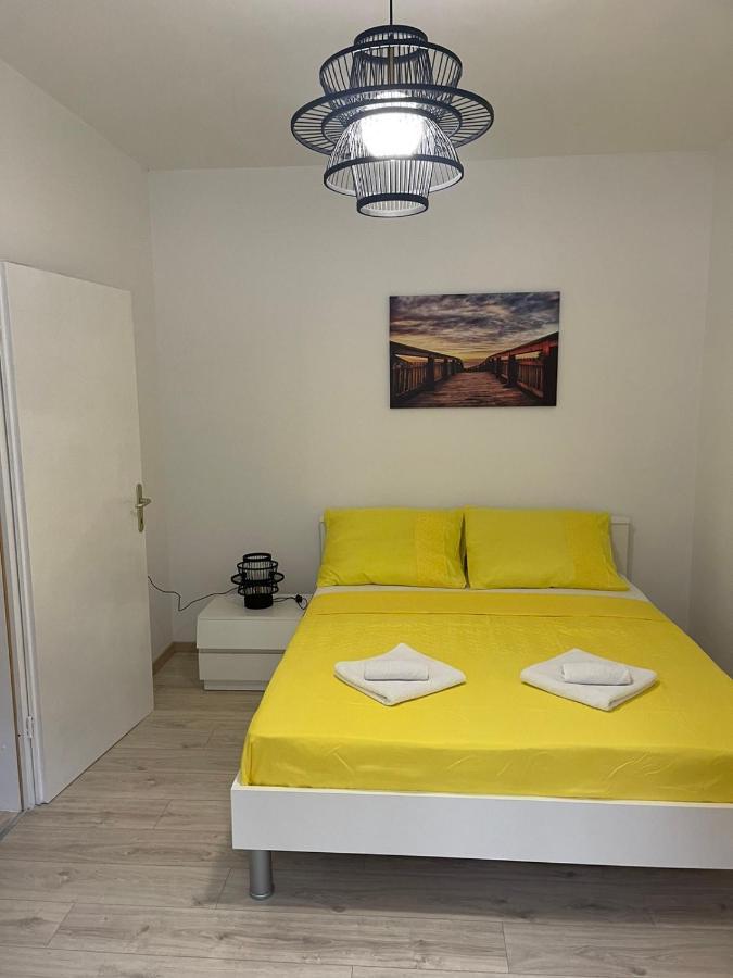 Apartments Lovro Ловран Екстериор снимка