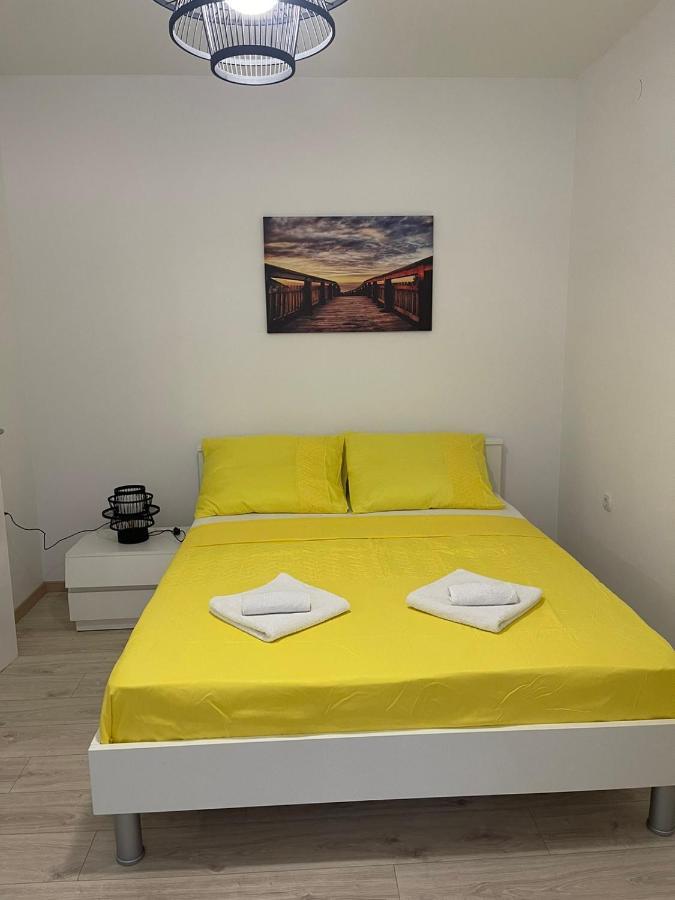 Apartments Lovro Ловран Екстериор снимка