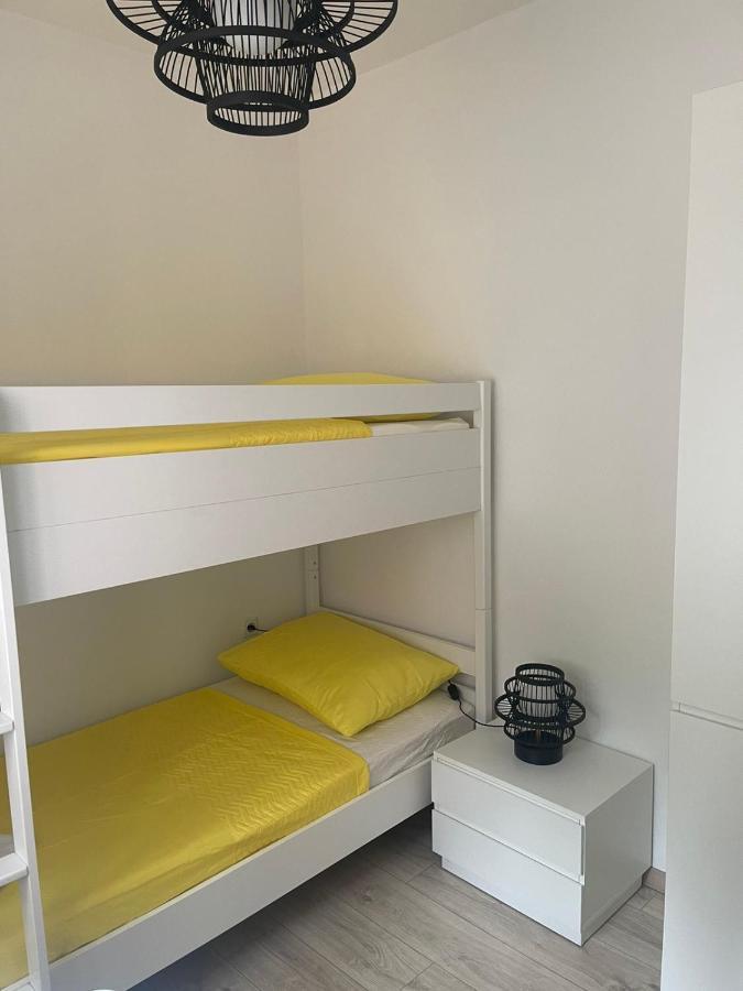 Apartments Lovro Ловран Екстериор снимка