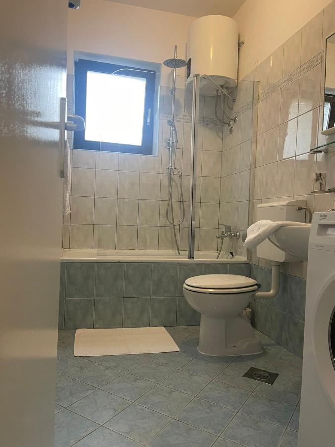 Apartments Lovro Ловран Екстериор снимка