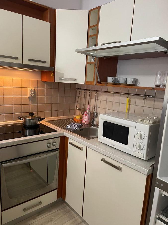 Apartments Lovro Ловран Екстериор снимка