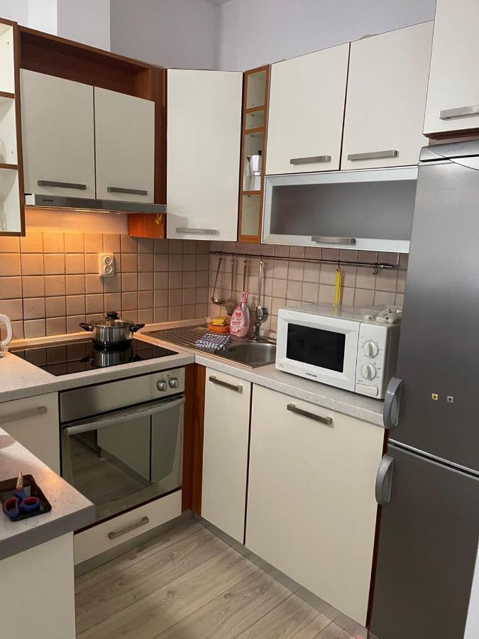 Apartments Lovro Ловран Екстериор снимка