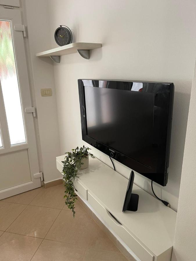 Apartments Lovro Ловран Екстериор снимка