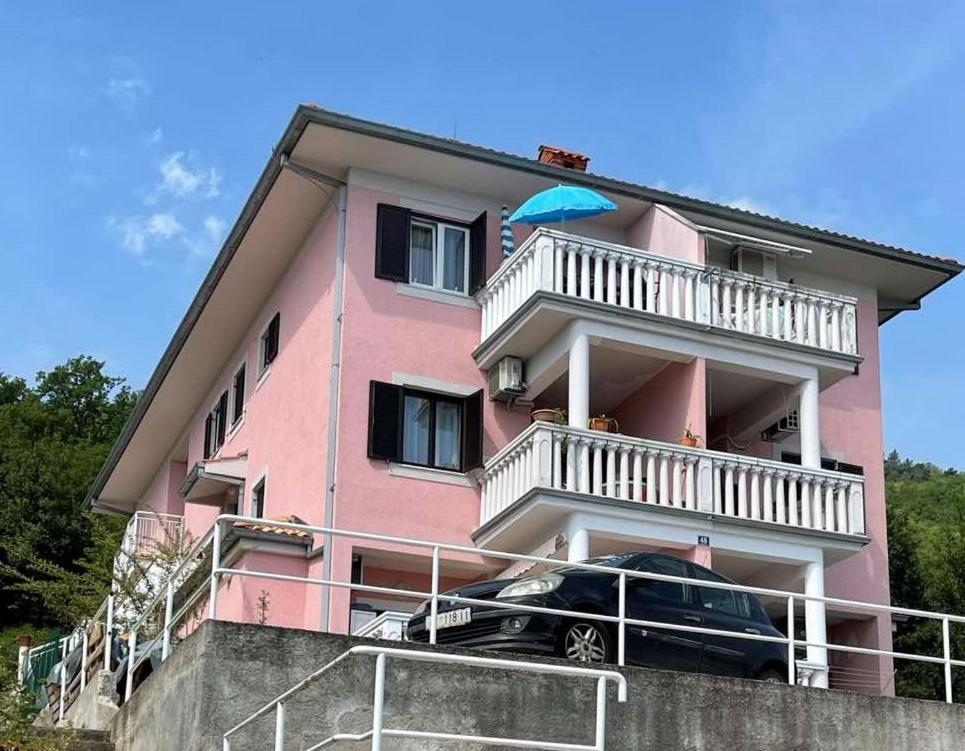 Apartments Lovro Ловран Екстериор снимка