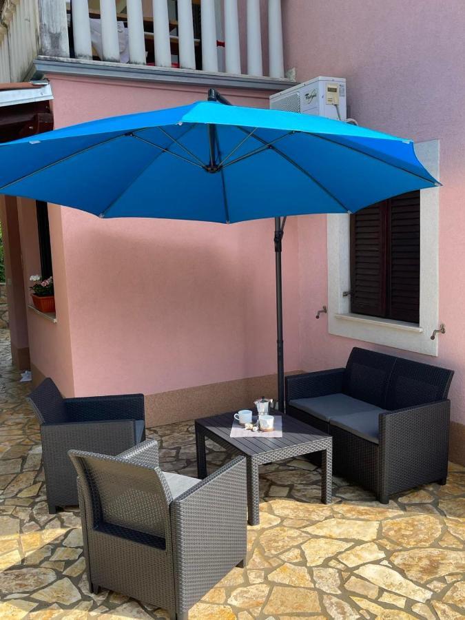 Apartments Lovro Ловран Екстериор снимка